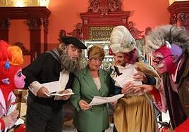 Olentzero, Mari Domingi, los Galtzagorris e Itziar Urtasun leyendo las cartas de los más pequeños.