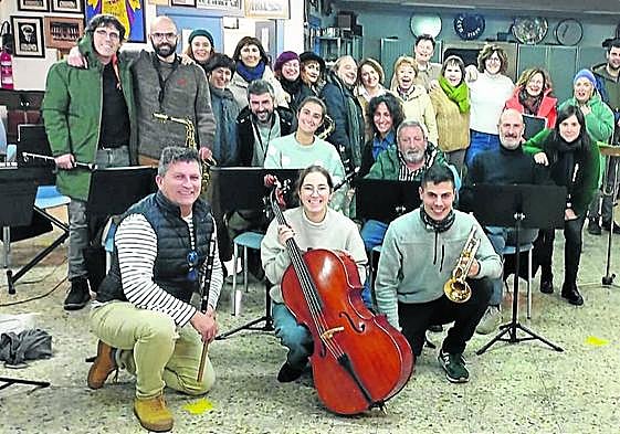 La banda de Txistularis Usartza viene ensayando, con gran ilusión, su concierto del domingo con diferentes agrupaciones musicales y corales.