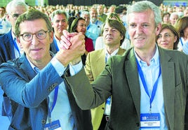 Alberto Núñez Feijóo y Alfonso Rueda en un mitin del PP gallego.