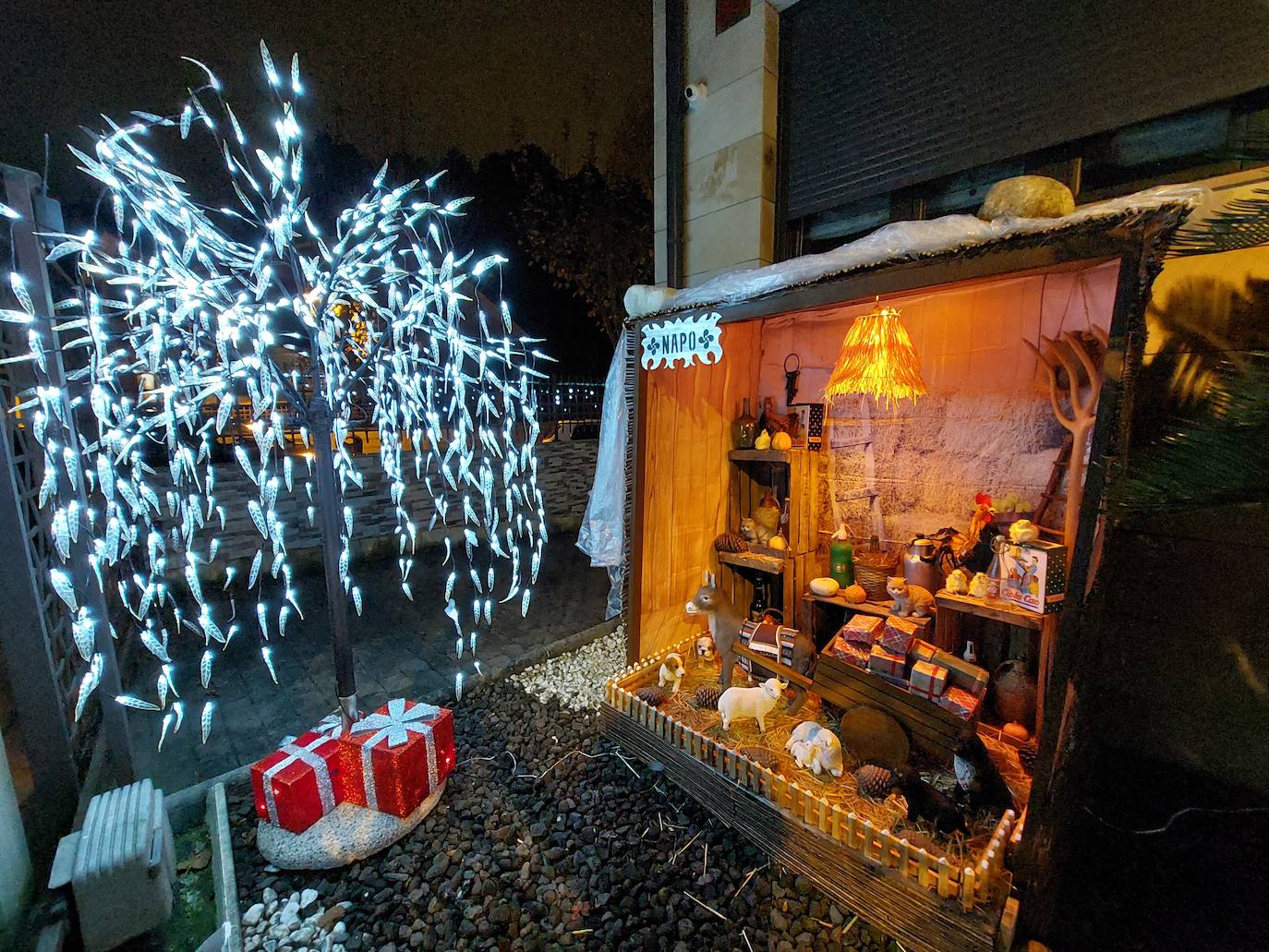 La decoración navideña del barrio baracaldés de Gorostiza en imágenes