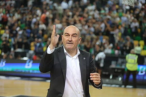 Ponsarnau saluda a la marea negra en el Bilbao Arena.