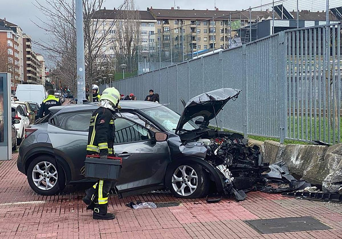Policía, bomberos y sanitarios se han desplazado al lugar del siniestro.