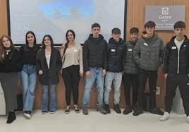 Los alumnos durante su visita a la sede del Servicio de Promoción Económica del Ayuntamiento de Getxo.