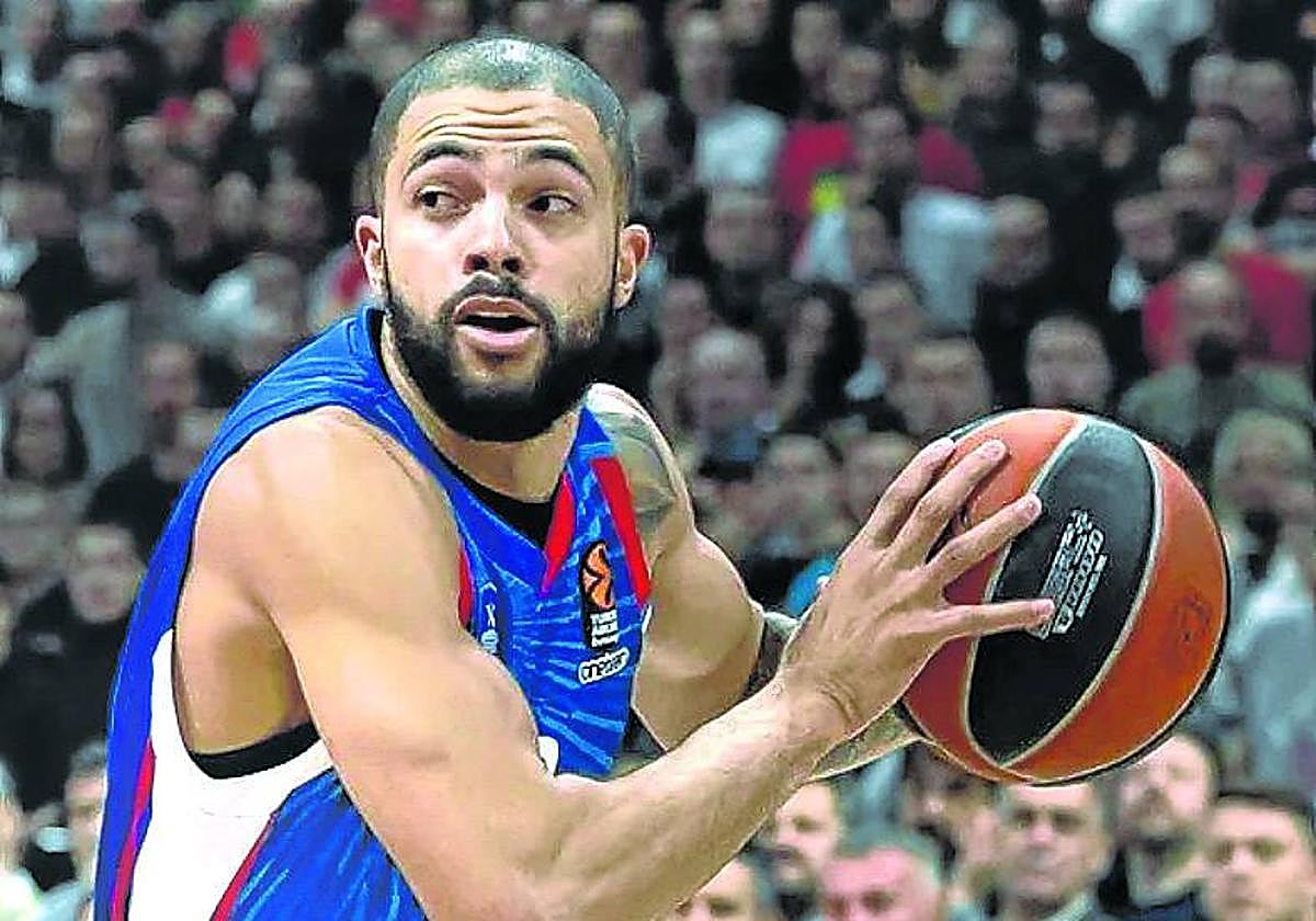 Thompson promedia 13 puntos, 3 asistencias y 11 de valoración.