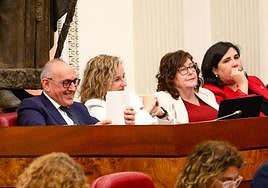 Ramiro González junto a las diputadas Cristina González, Itziar Gonzalo y Jone Berriozabal en el pleno de las Juntas.