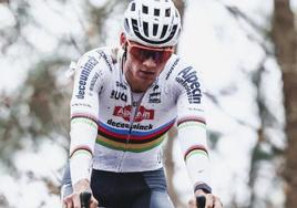 Van der Poel gana el primer duelo contra Van Aert