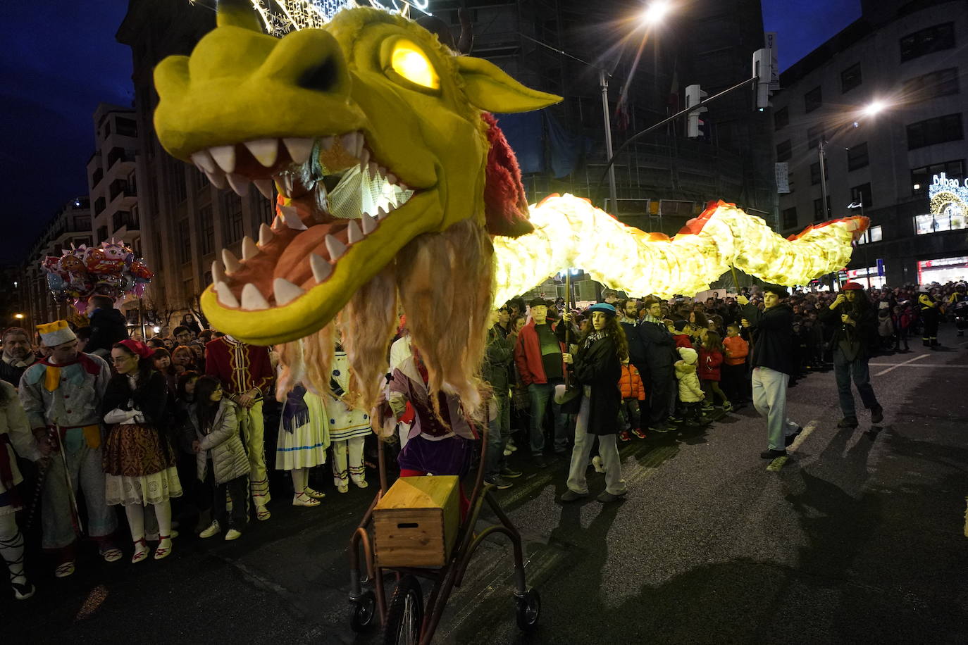 El desfile de Olentzero y Mari Domingi, en imágenes
