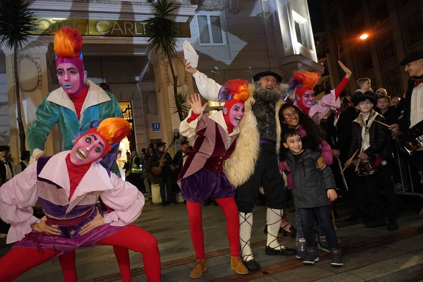 El desfile de Olentzero y Mari Domingi, en imágenes