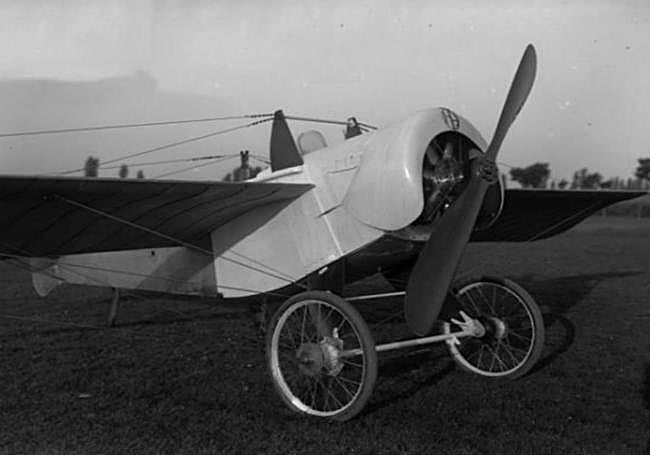 El avión diseñado y construido por Heraclio Alfaro en 1924.