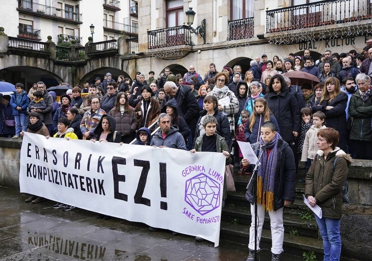 Imagen de la concentración celebrada este sábado en la Plaza de Los Fueros