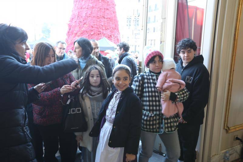 Recepción de Olentzero y Mari Domingi en Bilbao