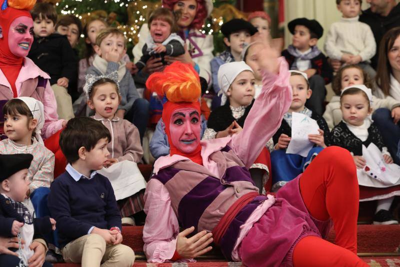 Recepción de Olentzero y Mari Domingi en Bilbao