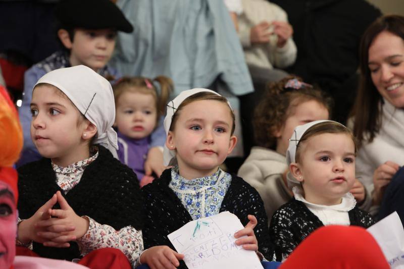 Recepción de Olentzero y Mari Domingi en Bilbao