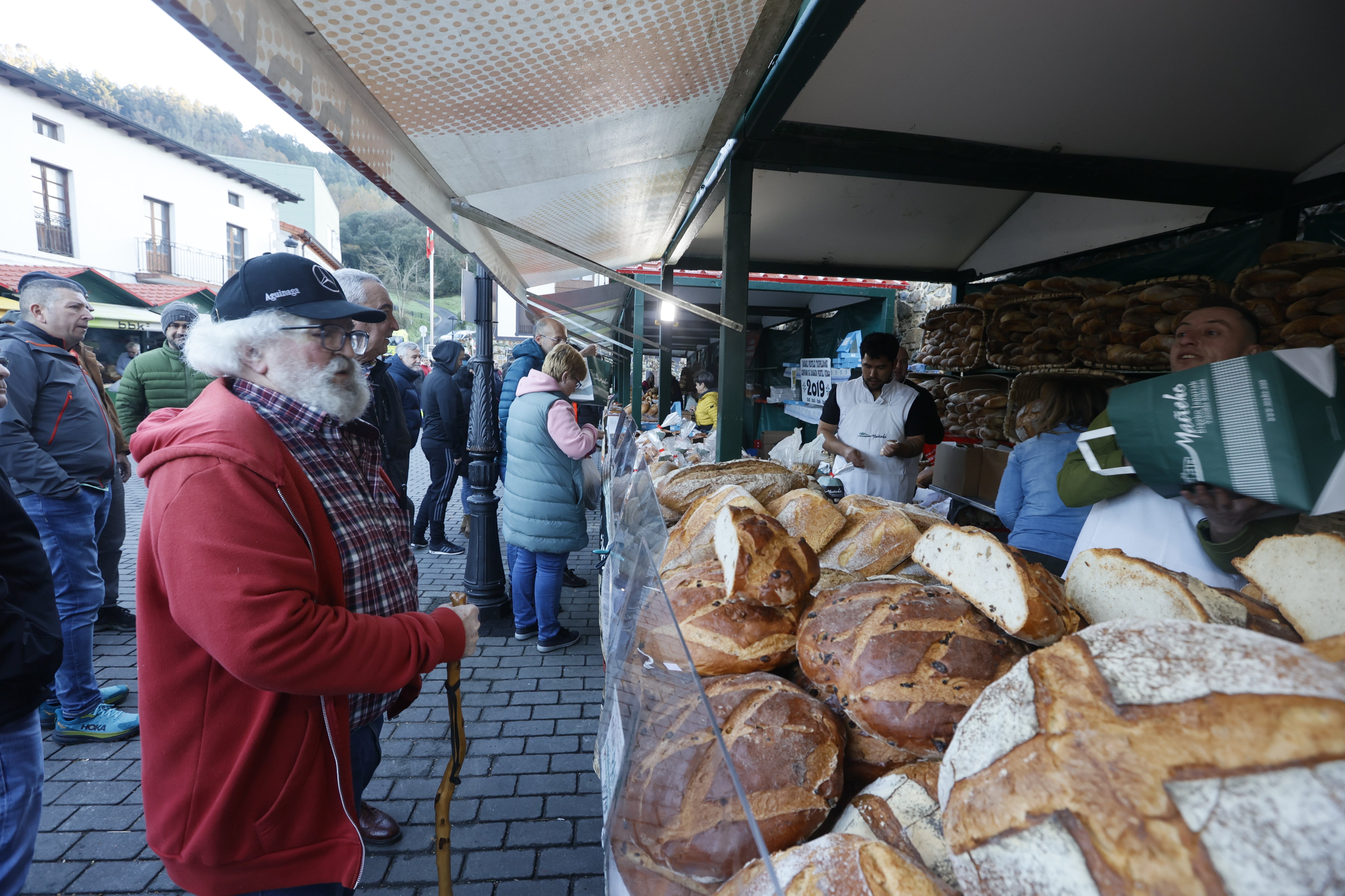 Los mejores panes de Bizkaia se dan cita un año más por Nochebuena en Galdames