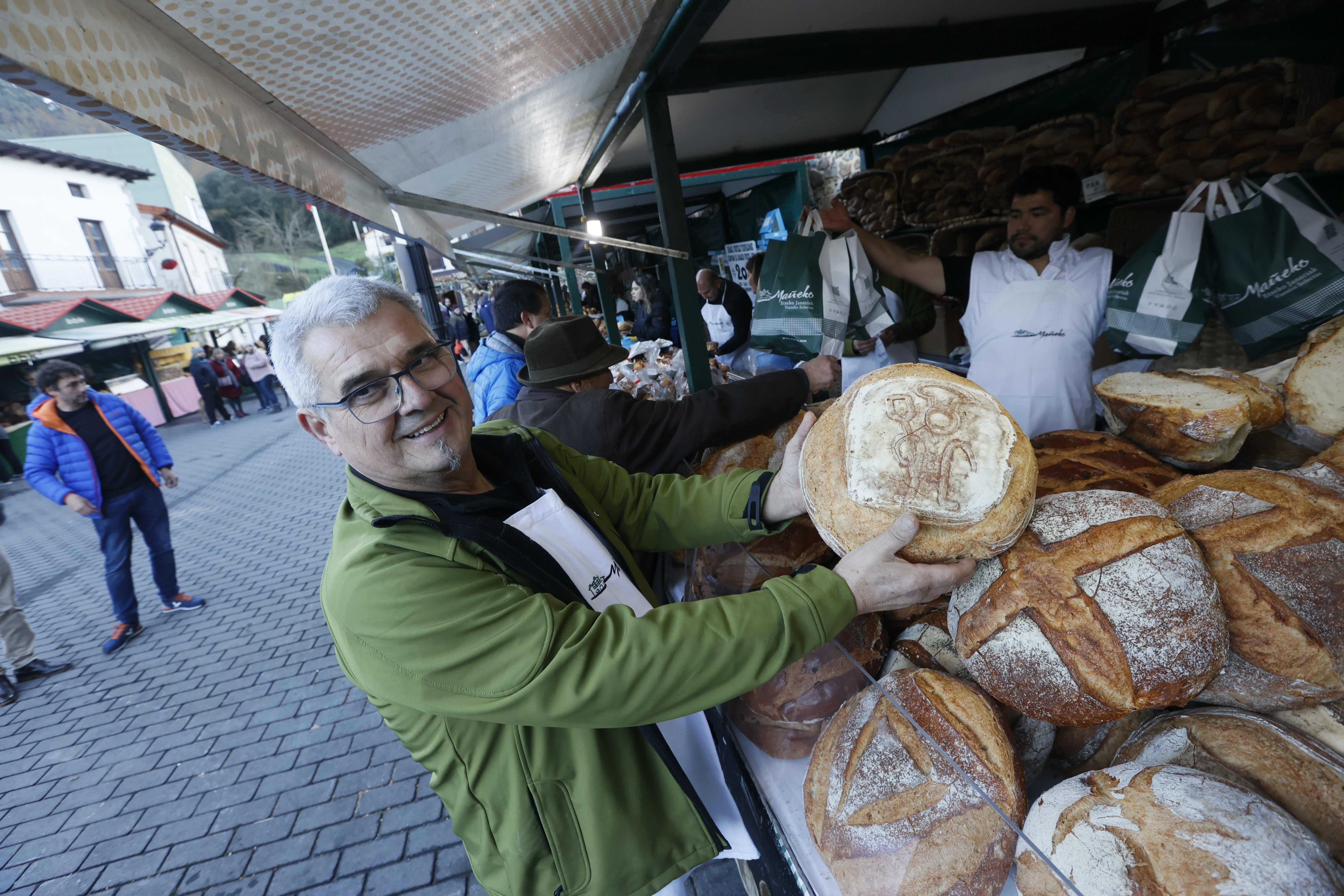 Los mejores panes de Bizkaia se dan cita un año más por Nochebuena en Galdames