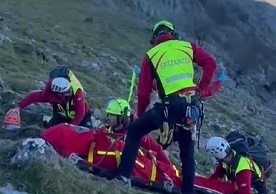 El rescate del parapentista herido en el Anboto.