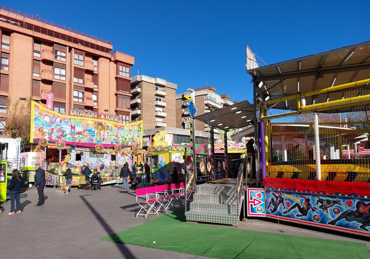 Las barracas se sitúan este año alrededor de la nueva plaza.