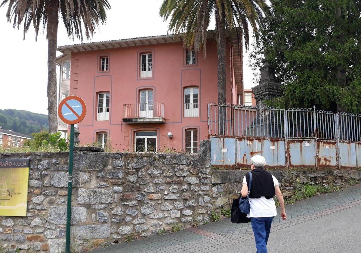 La antigua residencia de Llodio encadena proyectos fallidos desde que se quedó vacía en 2002.