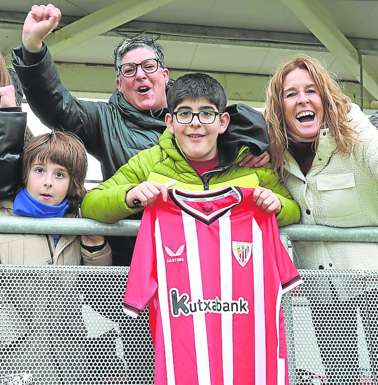 Un saludo, una foto con tus ídolos... esto es sentimiento Athletic