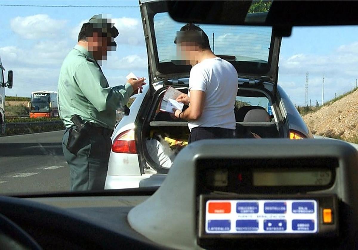 El Supremo fija que impulsar un coche estando borracho no es delito: «Empujar no es conducir»