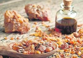 La resina ambarina de múltiples aplicaciones.