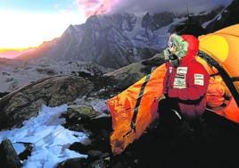 El alpinista vizcaíno llegó al Annapurna el día 22 y en la primera rotación en altura equipó hasta el campo 3.