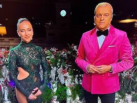 Ana Mena, radiante con su vestido para las Campanadas 2024 en TVE.