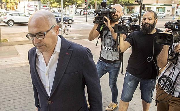 Alfredo de Miguel, condenado a 13 años por corrupción, representa al Gobierno vasco en foros oficiales