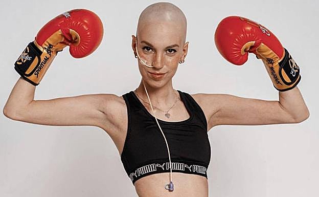 Muere Elena Huelva, la influencer que emocionó a todos al visibilizar la lucha contra el cáncer