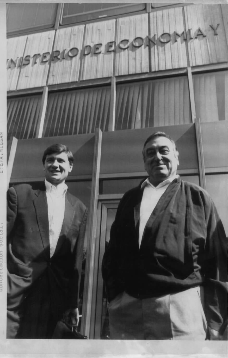 Madrid - 10/05/1990 - Antonio Gutiérrez y Nicolás Redondo, ante el Ministerio de Economía.
