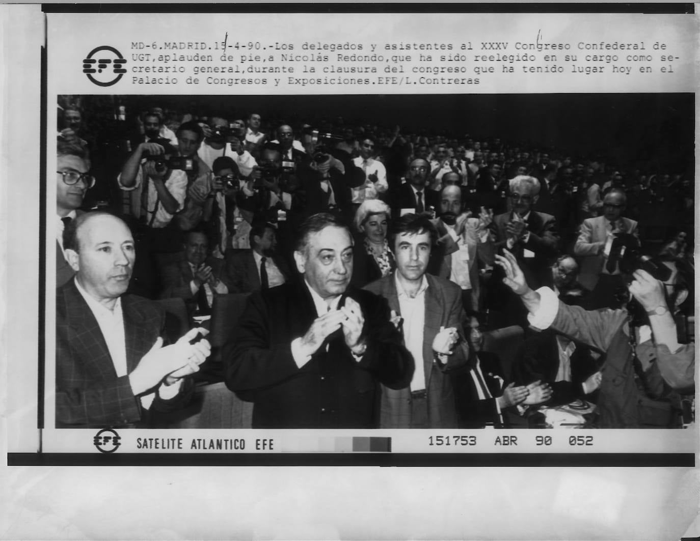 Madrid - 15/04/1990 - Nicolás Redondo aplaudido por los asistentes al Congreso Federal de UGT, tras ser reelegido Secretario General.