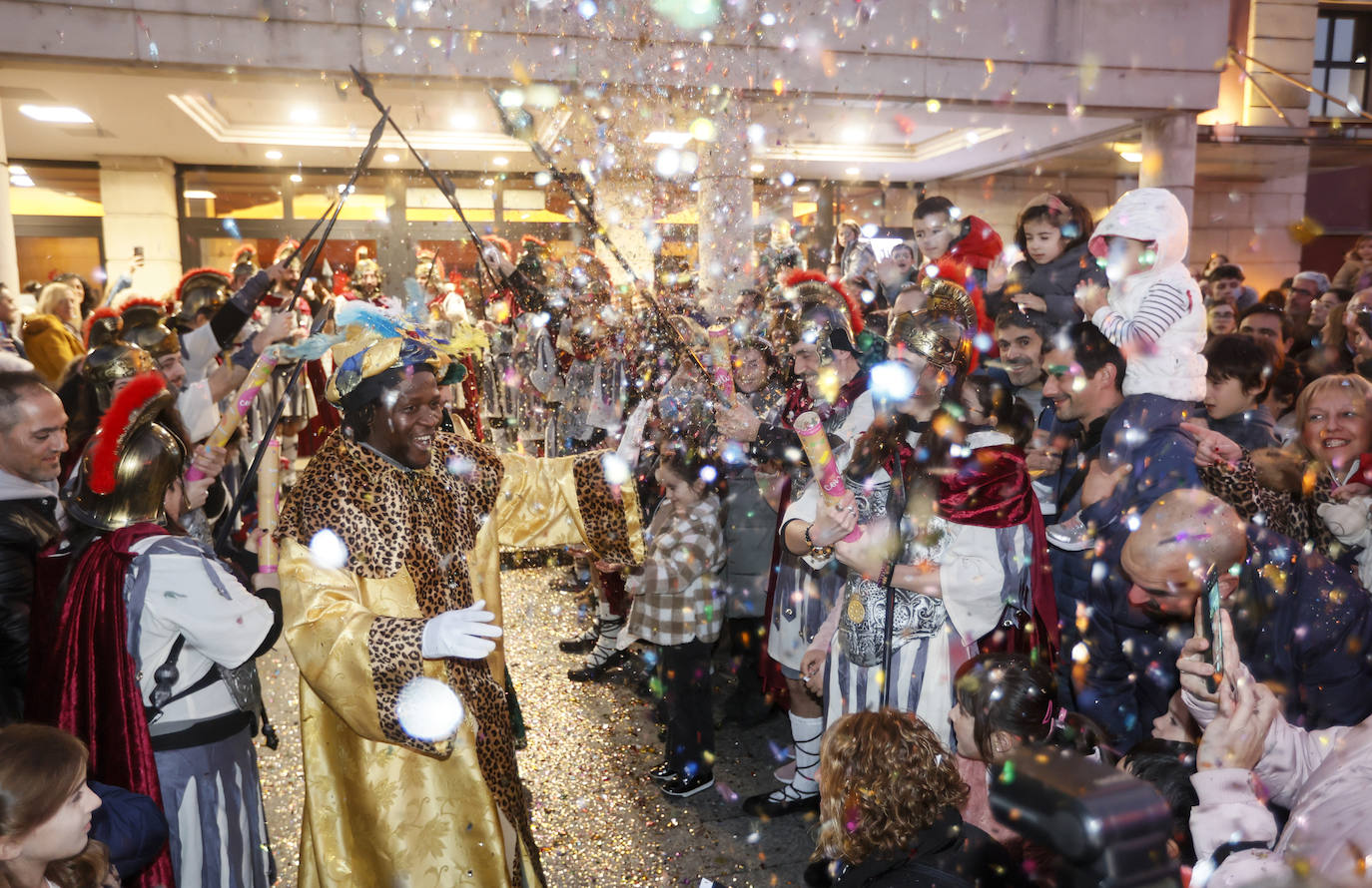 Fotos: La Cabalgata de los Reyes Magos en Basauri