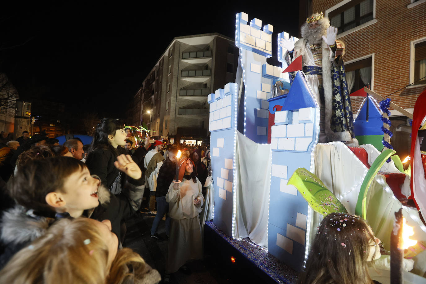 Fotos: La Cabalgata de los Reyes Magos en Basauri
