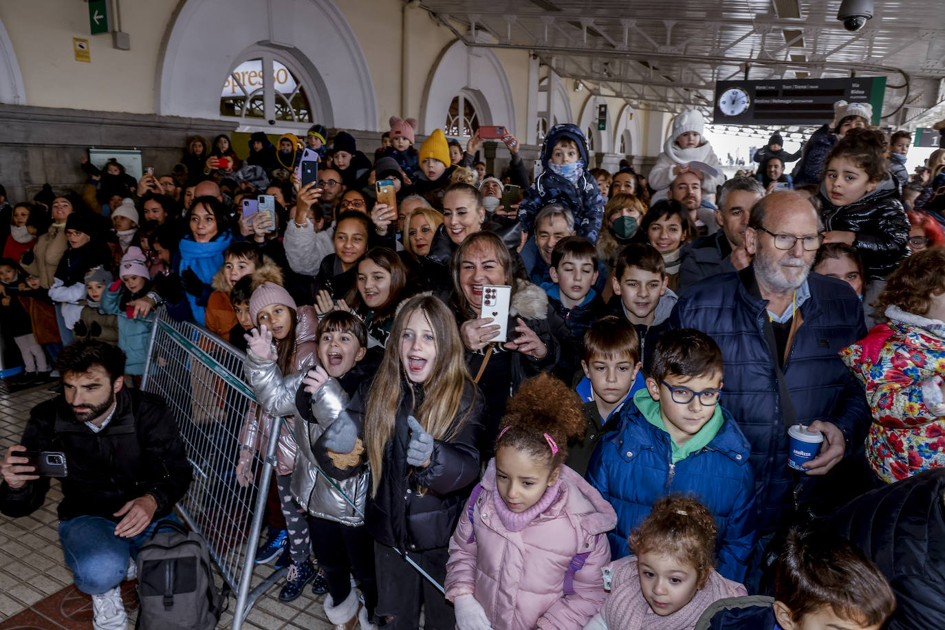 Fotos: Caluroso recibimiento en Vitoria a los Reyes Magos