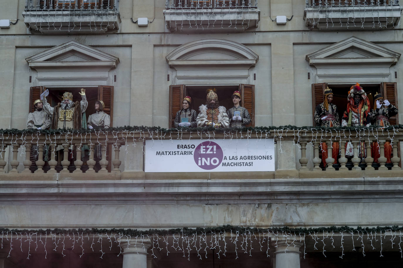 Fotos: Caluroso recibimiento en Vitoria a los Reyes Magos