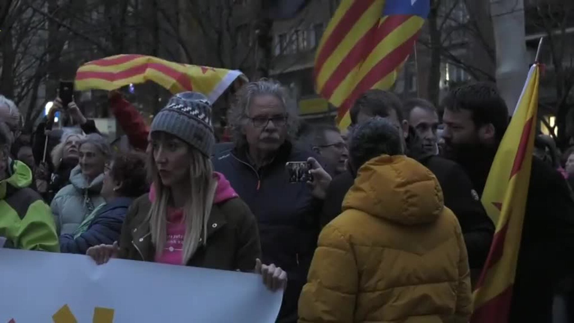 Miles de personas se manifiestan en Bilbao en apoyo a los presos de ETA ...