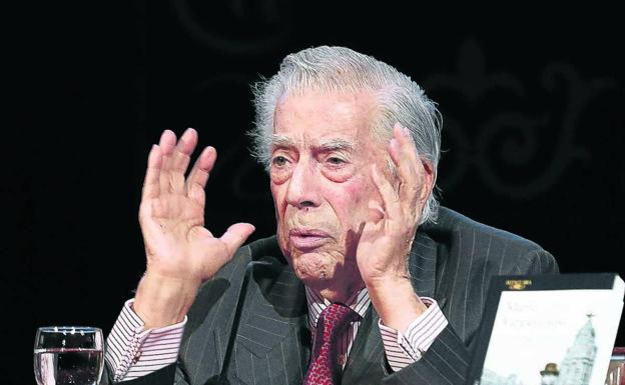 Mario Vargas Llosa, durante la presentación del libro. 