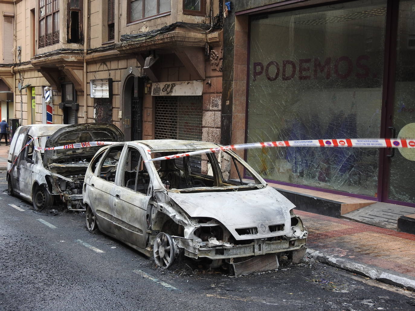 Imagen secundaria 1 - Estado en el que han quedado los vehículos.