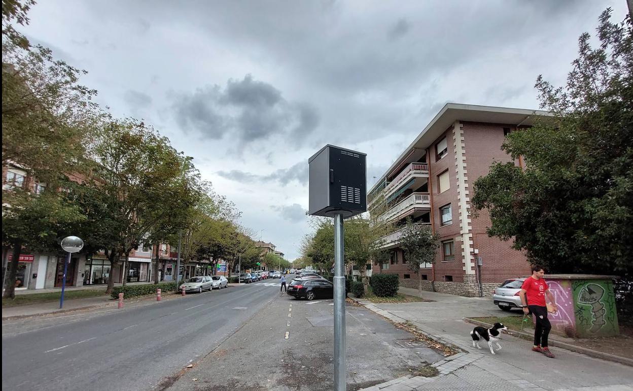 Uno de los radares instalado en la calle Sabino Arana, junto al conocido 'parque de la Ballena'.