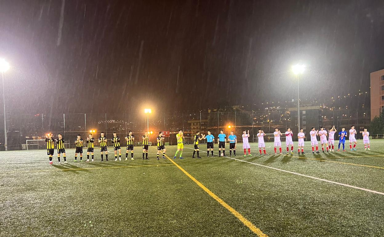 El Deusto y el Barakaldo se midieron el pasado sábado bajo una fuerte lluvia en Etxezuri 