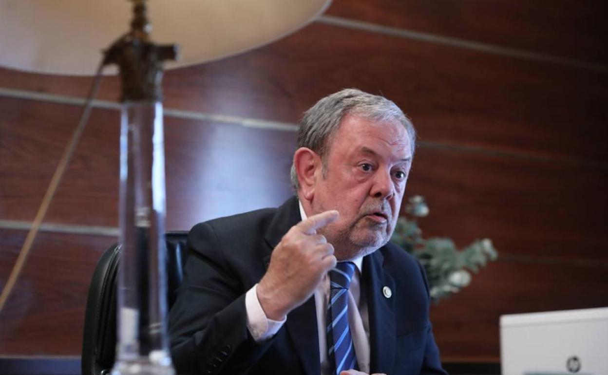 Azpiazu cree que se debe «empezar ya a dar pasos» para la reflexión» sobre el modelo fiscal