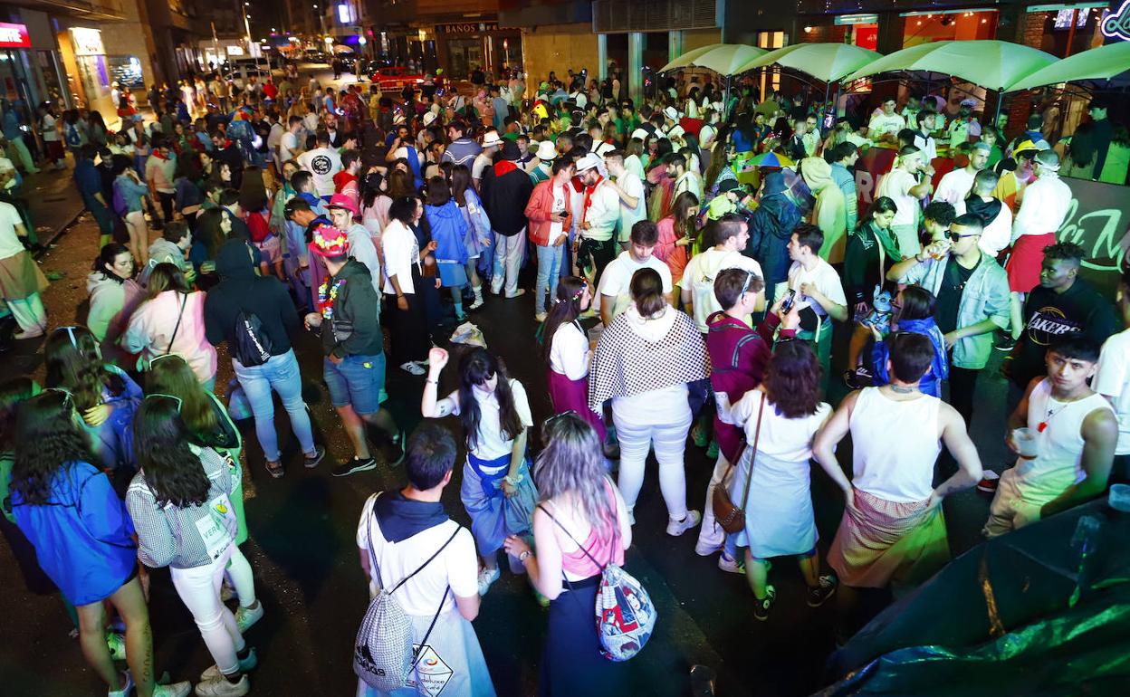 Se apuesta por la colocación de barras de bar en la calle en varias zonas de la ciudad. 
