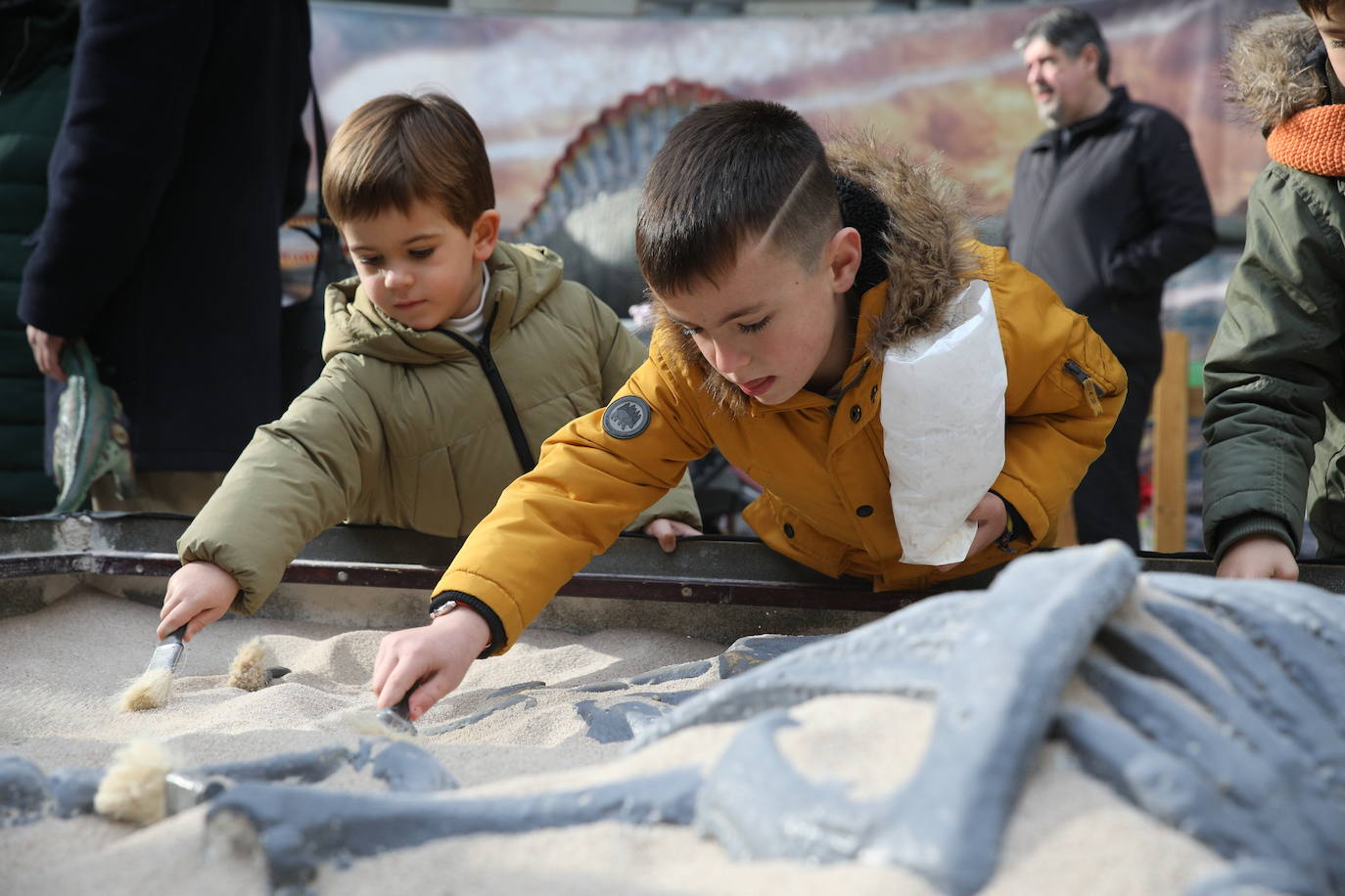 Fotos: Los dinosaurios llegan a Vitoria toman el Iradier Arena