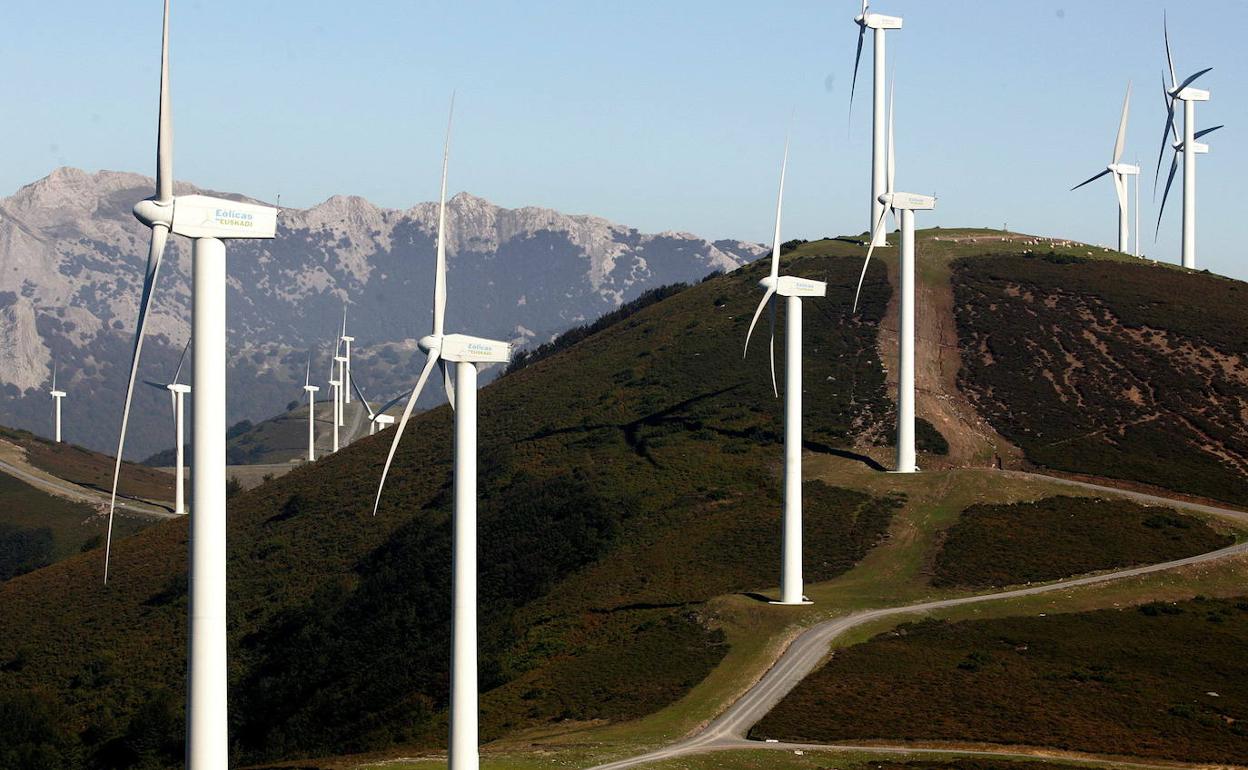 Parque eólico en la alavesa Sierra de Elgea