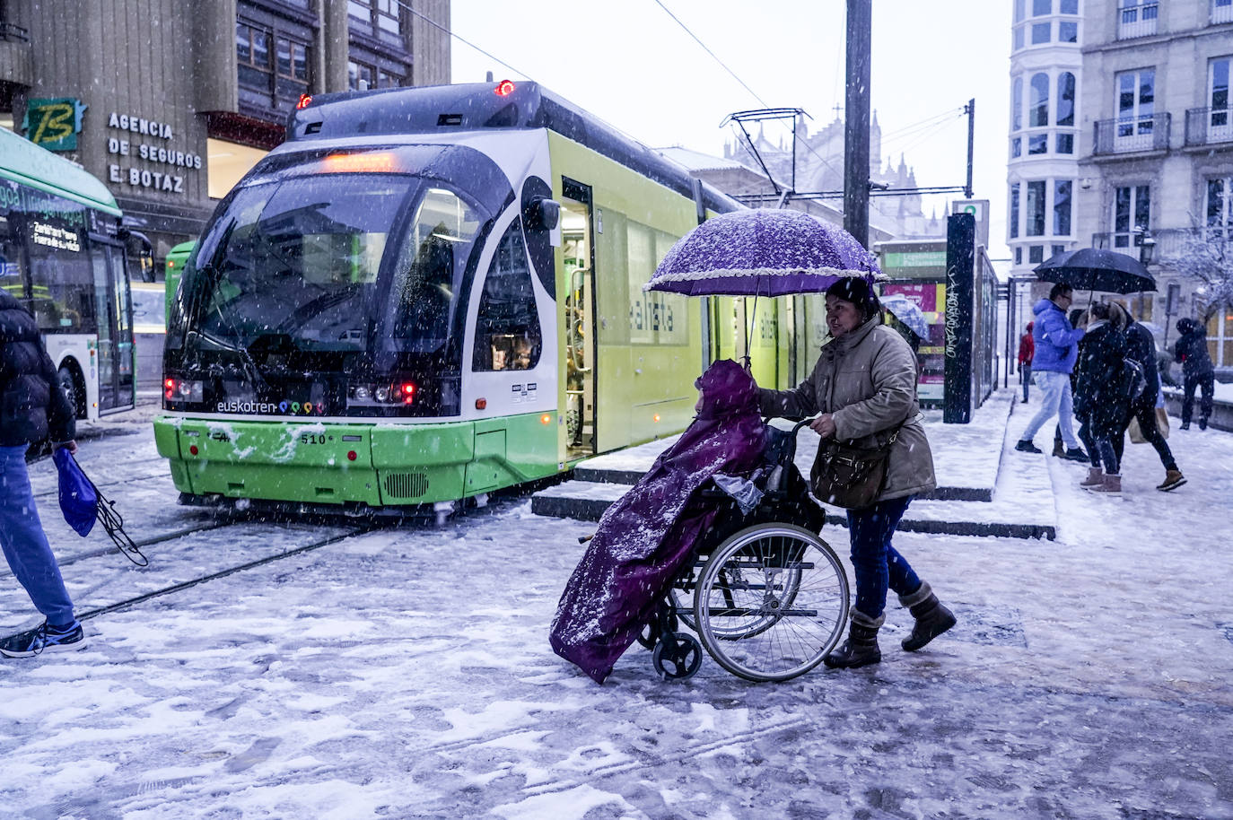 Fotos: Álava vive el primer temporal de nieve del invierno