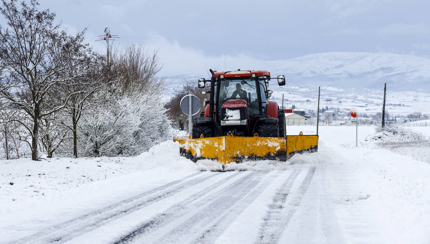 Fotos: Álava vive el primer temporal de nieve del invierno