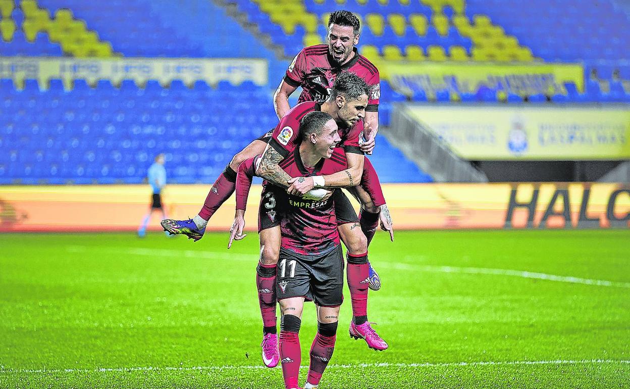 Jirka, Sergio Moreno y Javi Muñoz celebran un gol y el único triunfo del conjunto rojillo en Las Palmas (0-2, noviembre de 2020), signo que la actual plantilla quiere repetir hoy. 
