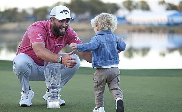 Imagen principal - Jon Rahm gana en California en un final de alta tensión