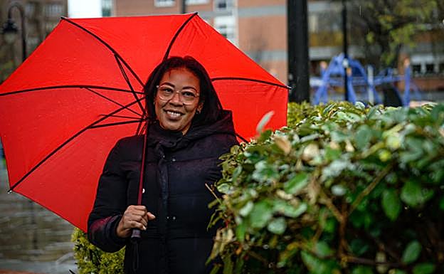 Evelin está haciendo sustituciones en una residencia. 