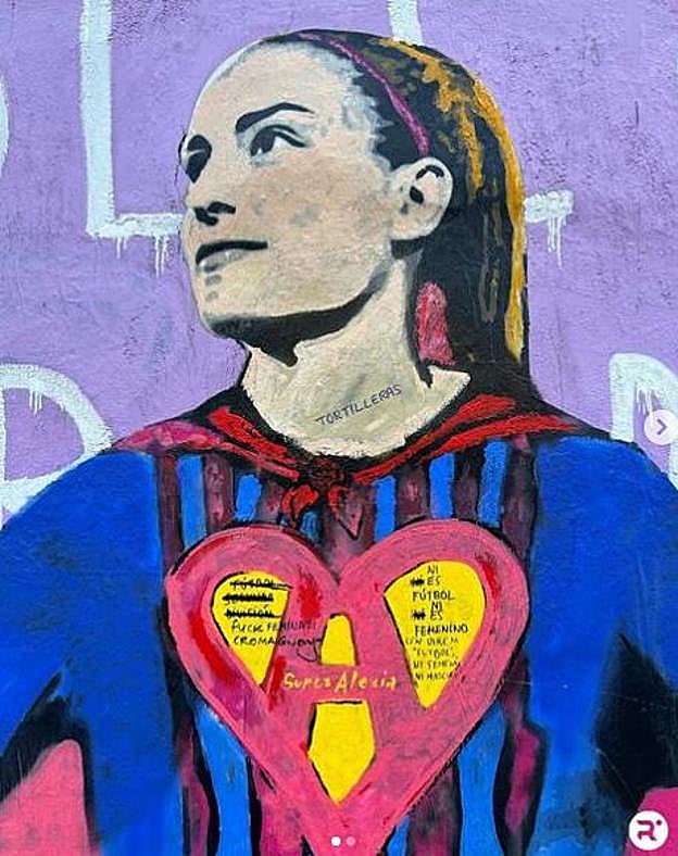 Insultos en el mural de Alexia Putellas en Barcelona: «Tortillera, feminazi, no es ni fútbol...»